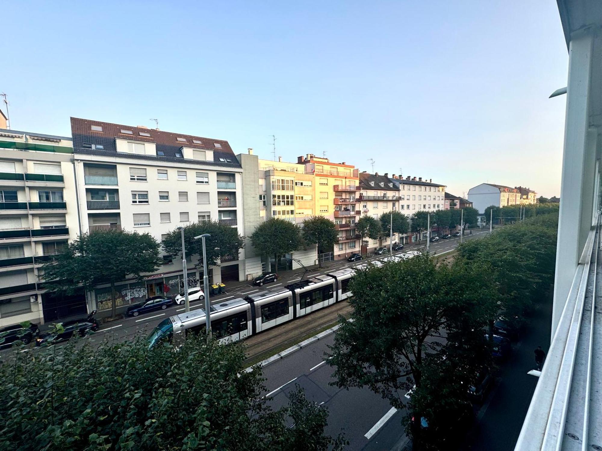 Stbg Bel Appartement Avec Balcon ストラスブール エクステリア 写真